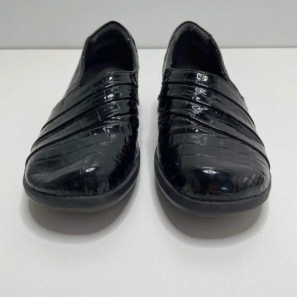 Clarks Collection Womens Black Croc Embossed Patent Wedge Slip On Loafers 8.5 M